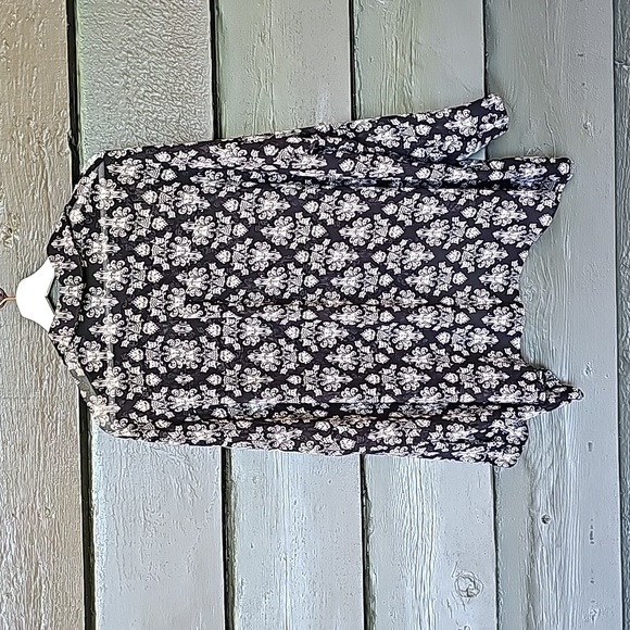 Her Universe Disney The Haunted Mansion Wallpaper Hi-Low Woven Button-Up sz S - Picture 7 of 10